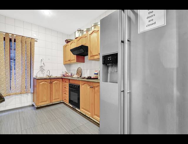 714M² BUSINESS SOLD IN HOUGHTON ESTATE